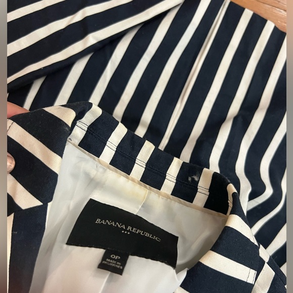 Blue and white stripped Banana Republic blazer with gold buttons - Picture 5 of 7